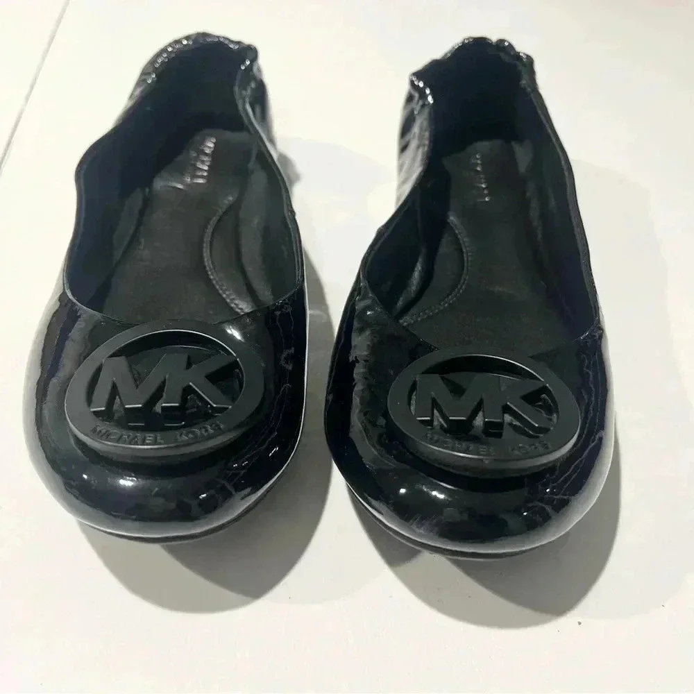 Michael kors MK patent leather  black slip‎ on flats front logo womens size 6.5 - Picture 2 of 5